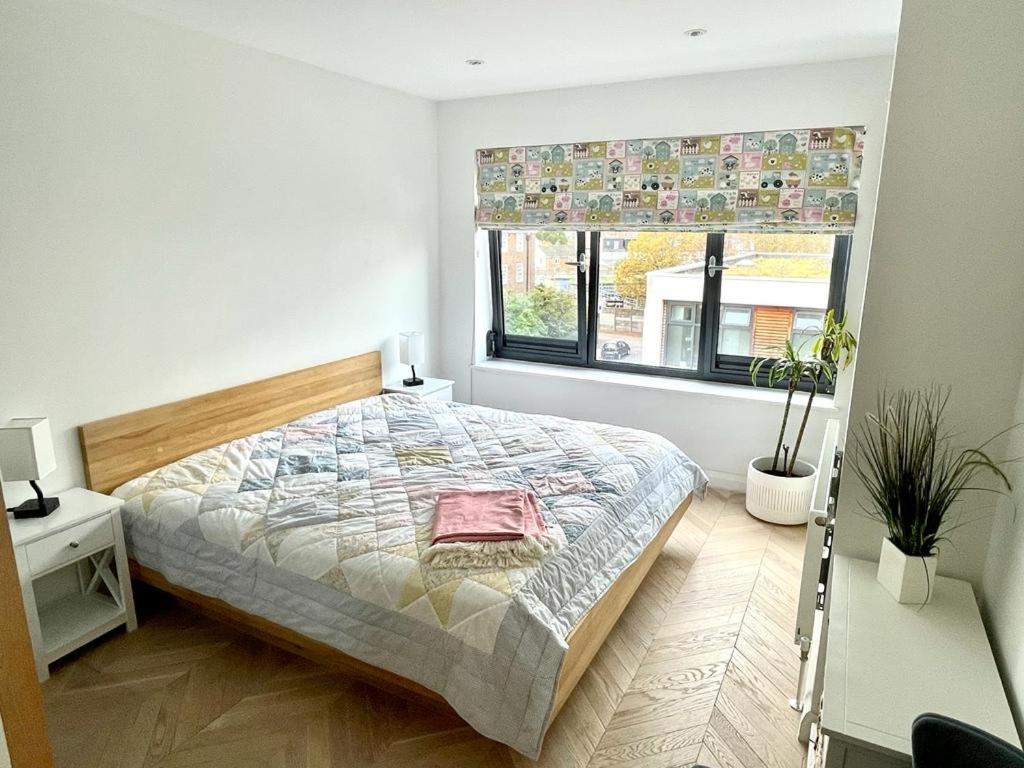 Cosy 1 Bedroom Apartment With Balcony Near Chiswick Лондон Екстер'єр фото