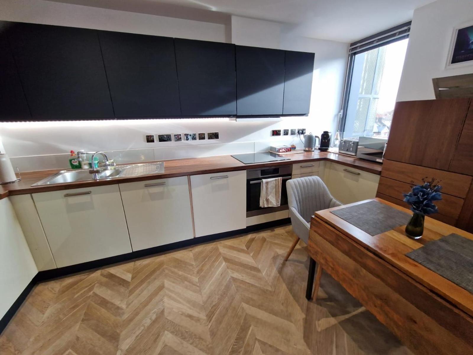 Cosy 1 Bedroom Apartment With Balcony Near Chiswick Лондон Екстер'єр фото