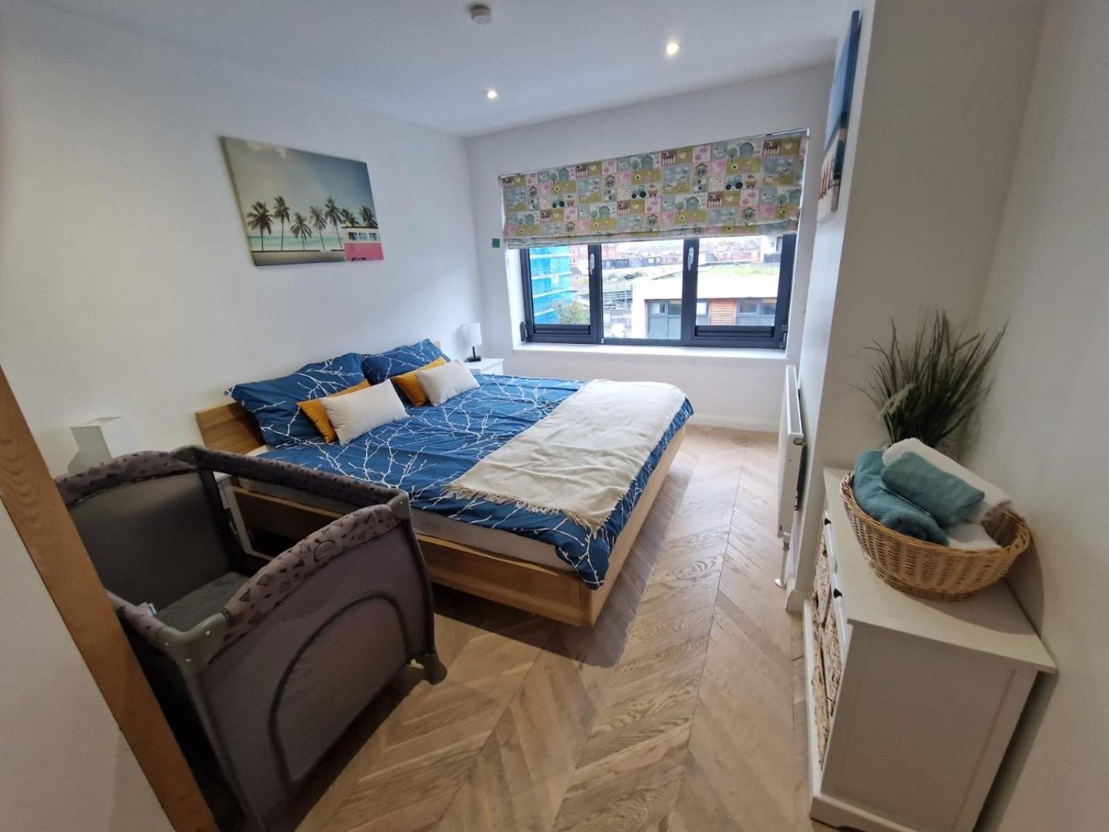Cosy 1 Bedroom Apartment With Balcony Near Chiswick Лондон Екстер'єр фото