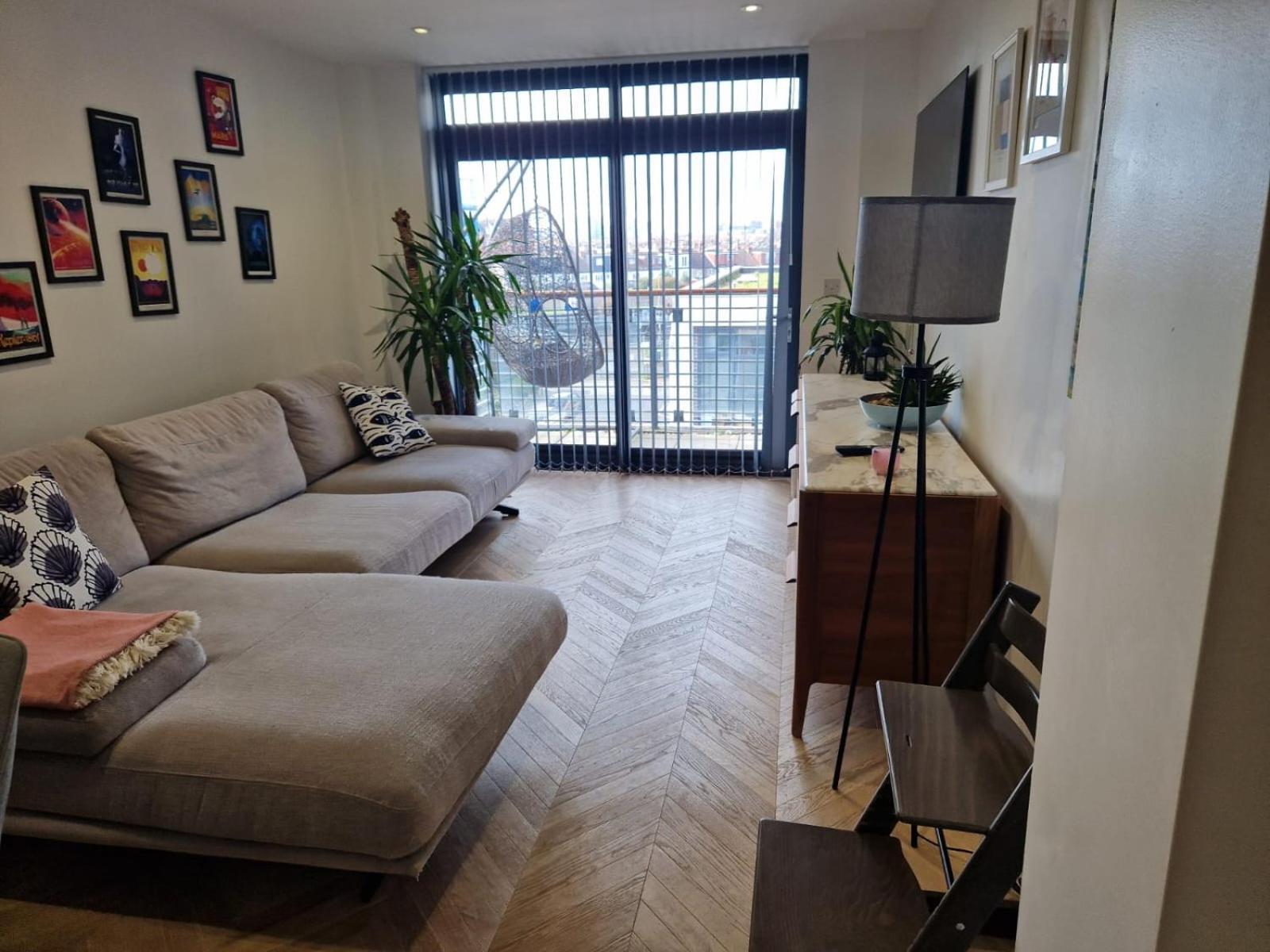 Cosy 1 Bedroom Apartment With Balcony Near Chiswick Лондон Екстер'єр фото