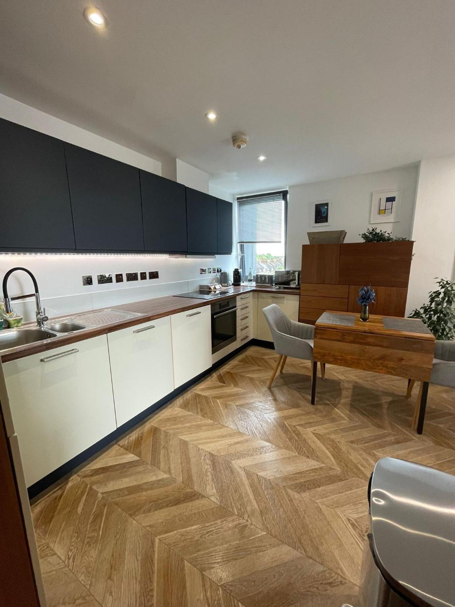 Cosy 1 Bedroom Apartment With Balcony Near Chiswick Лондон Екстер'єр фото